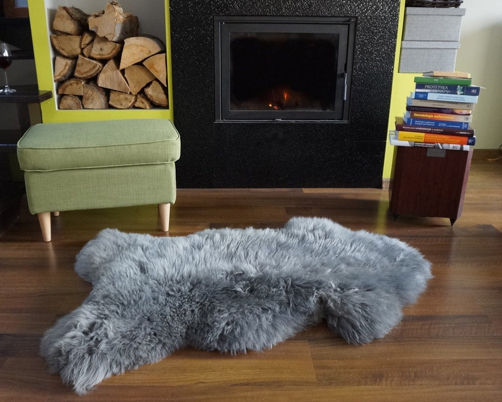 SHEEPSKIN GREY Throw Genuine leather Sheep Skin Decorative rug grey 44'' x 24" comfy, cozy, hair is very thick, shiny !