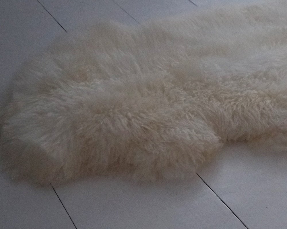 Regular SHEEPSKIN  48 "x 28" White Fur Rug Throw Genuine leather Sheep Skin Decorative Carpet Natural comfy, cozy, cheap rugs thick, shiny !