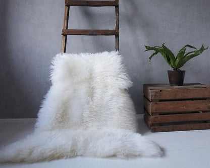 Regular SHEEPSKIN  48 "x 28" White Fur Rug Throw Genuine leather Sheep Skin Decorative Carpet Natural comfy, cozy, cheap rugs thick, shiny !