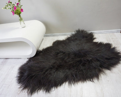 GIANT SHEEPSKIN Iceland Black Throw Genuine leather Sheep Skin 48 "x 30"  Decorative rug black comfy, cozy, hair is very thick, shiny !