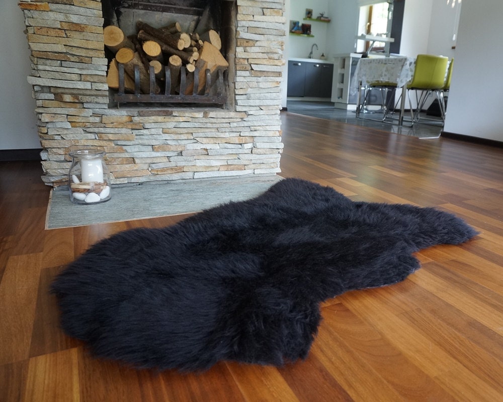 SHEEPSKIN Black  Throw Genuine leather  color Sheep Skin Decorative rug 46"x 26" comfy, cozy, hair is very thick, shiny