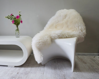 REGULAR SHEEPSKIN  White Throw Genuine leather Sheep Skin 46 "x 28"  Decorative rug Natural comfy, cozy, hair is very thick, shiny !