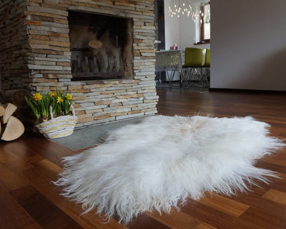 SHEEPSKIN ICELANDIC White and Cream Throw Genuine leather Sheep Skin 52"x 32" Decorative rug White comfy, cozy, hair is very thick, shiny !