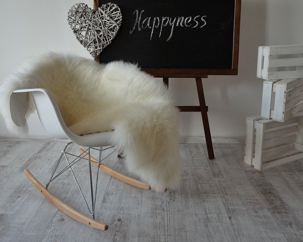 BIG SHEEPSKIN XL White Throw Genuine leather Sheep Skin 46 "x 28"  Decorative rug Natural comfy, cozy, hair is very thick, shiny !