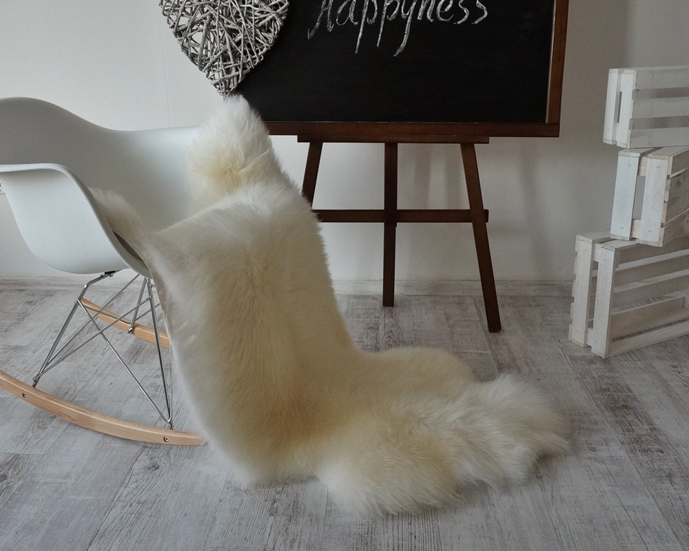 BIG SHEEPSKIN XL White Throw Genuine leather Sheep Skin 46 "x 28"  Decorative rug Natural comfy, cozy, hair is very thick, shiny !