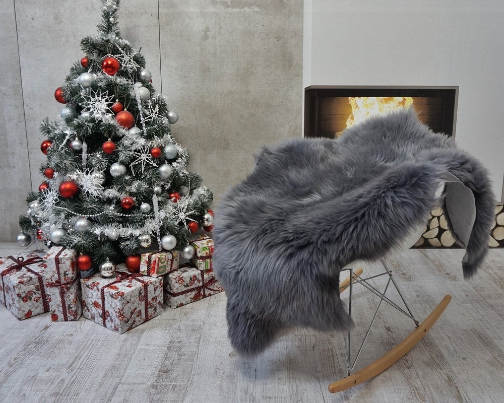 SHEEPSKIN GREY Throw Genuine leather Sheep Skin Decorative rug grey 46'' x 26" comfy, cozy, hair is very thick, shiny !
