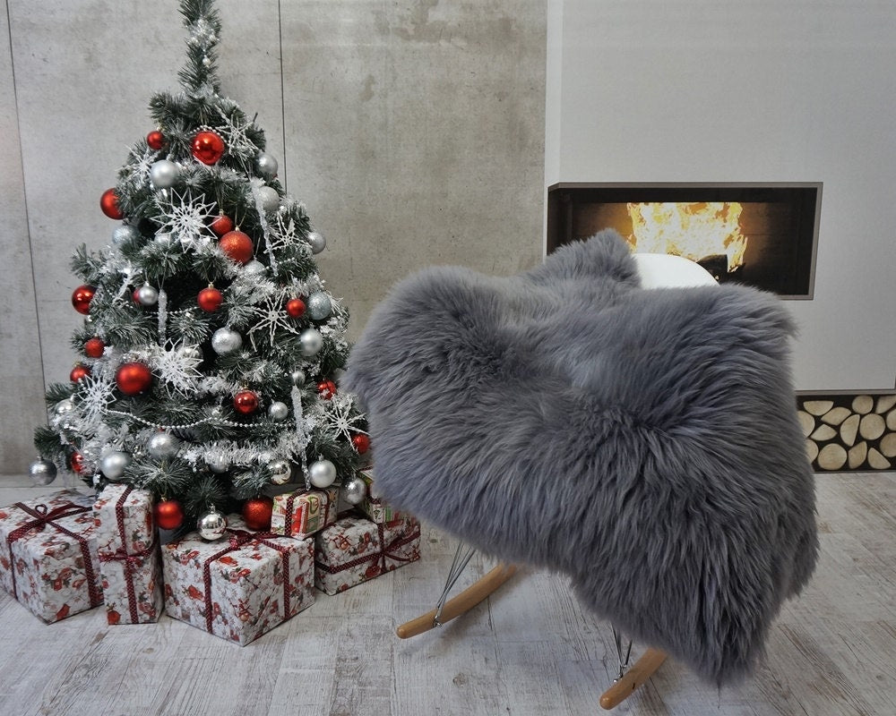 SHEEPSKIN GREY Throw Genuine leather Sheep Skin Decorative rug grey 46'' x 26" comfy, cozy, hair is very thick, shiny !