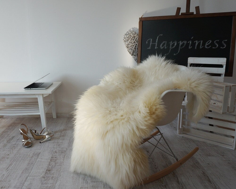 GIANT SHEEPSKIN XXL White Throw Genuine leather Sheep Skin 52 "x 32"  Decorative rug Natural comfy, cozy, hair is very thick, shiny !