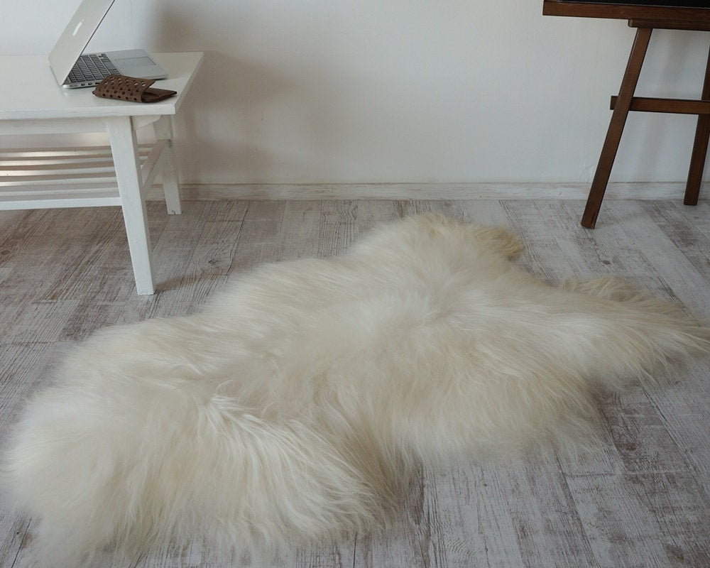 SHEEPSKIN Iceland White CREAM Throw Genuine leather Sheep Skin 50"x 30" Decorative rug White comfy, cozy, hair is very thick, shiny !