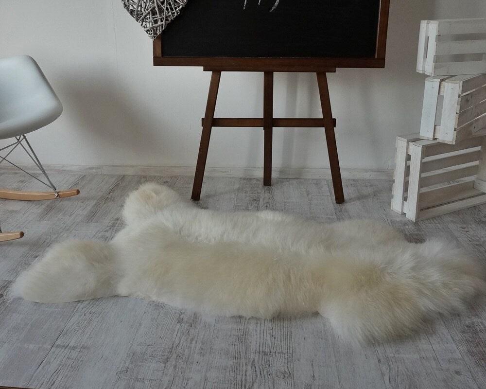 BIG SHEEPSKIN XL White Throw Genuine leather Sheep Skin 46 "x 28"  Decorative rug Natural comfy, cozy, hair is very thick, shiny !