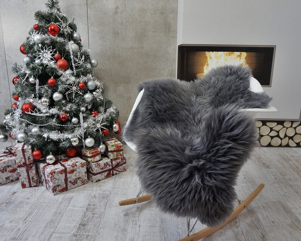 SHEEPSKIN GREY Throw Genuine leather Sheep Skin Decorative rug grey 48'' x 28" comfy, cozy, hair is very thick, shiny !