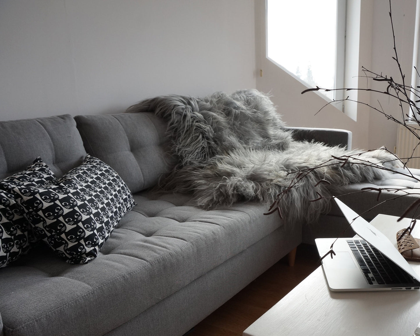 GIANT SHEEPSKIN Double XXL Grey Throw Genuine leather Sheep Skin 52" x 52" Decorative rug Natural comfy,cozy, hair is very thick, shiny !