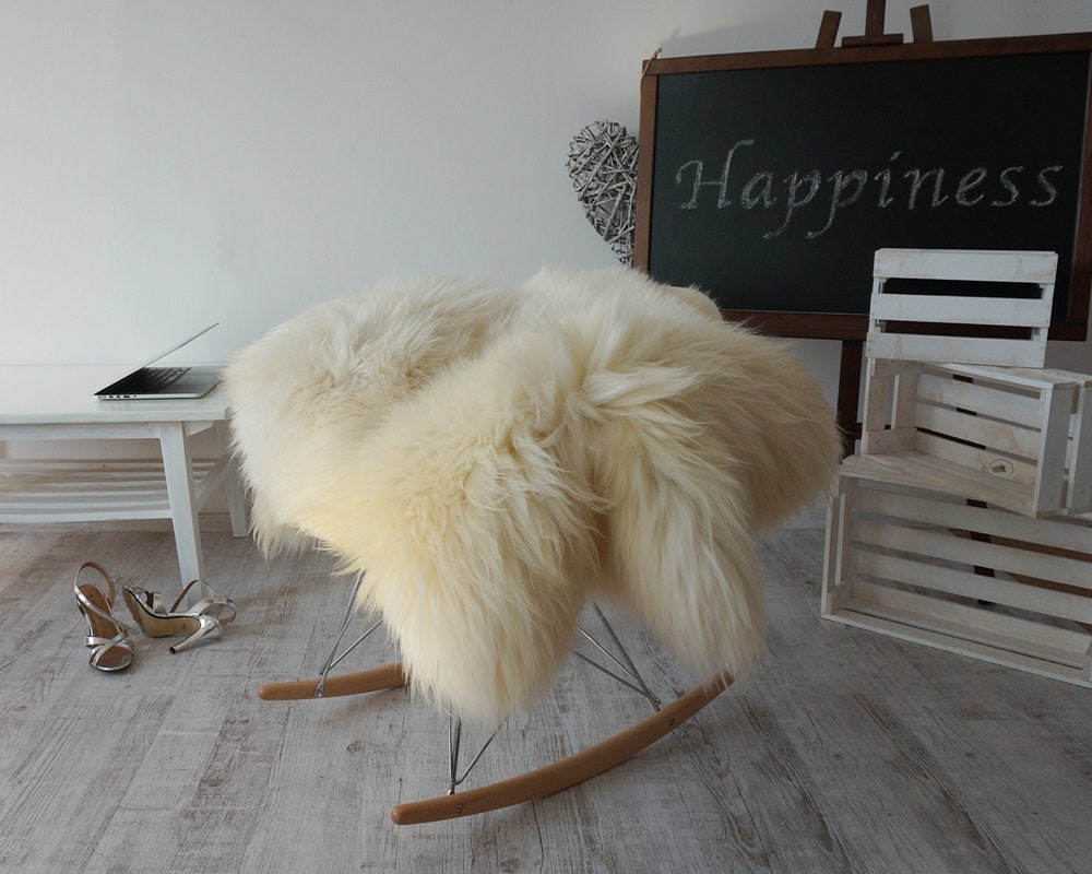 GIANT SHEEPSKIN XXL White Throw Genuine leather Sheep Skin 52 "x 32"  Decorative rug Natural comfy, cozy, hair is very thick, shiny !