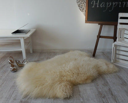 GIANT SHEEPSKIN XXL White Throw Genuine leather Sheep Skin 52 "x 32"  Decorative rug Natural comfy, cozy, hair is very thick, shiny !