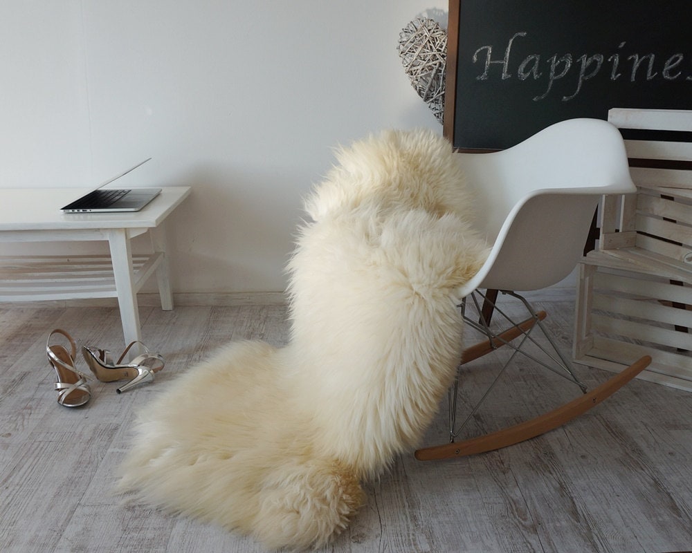 GIANT SHEEPSKIN XXL White Throw Genuine leather Sheep Skin 52 "x 32"  Decorative rug Natural comfy, cozy, hair is very thick, shiny !