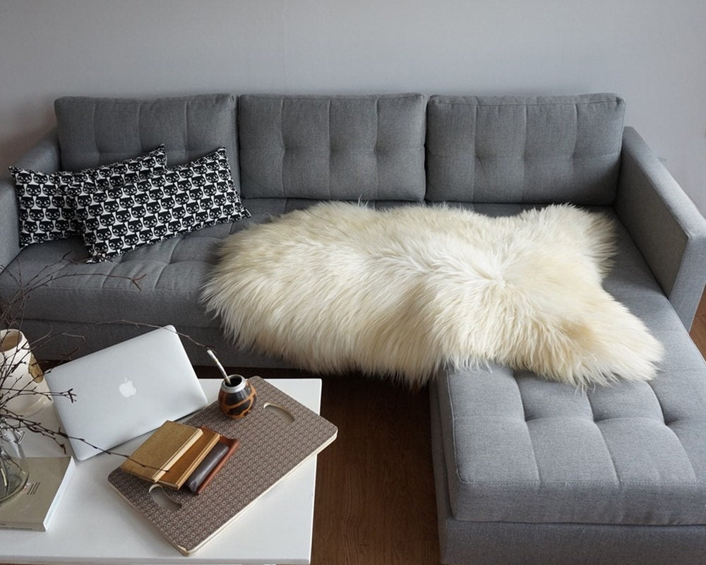 GIANT SHEEPSKIN XXL White Throw Genuine leather Sheep Skin 50 "x 30"  Decorative rug Natural comfy, cozy, hair is very thick, shiny !