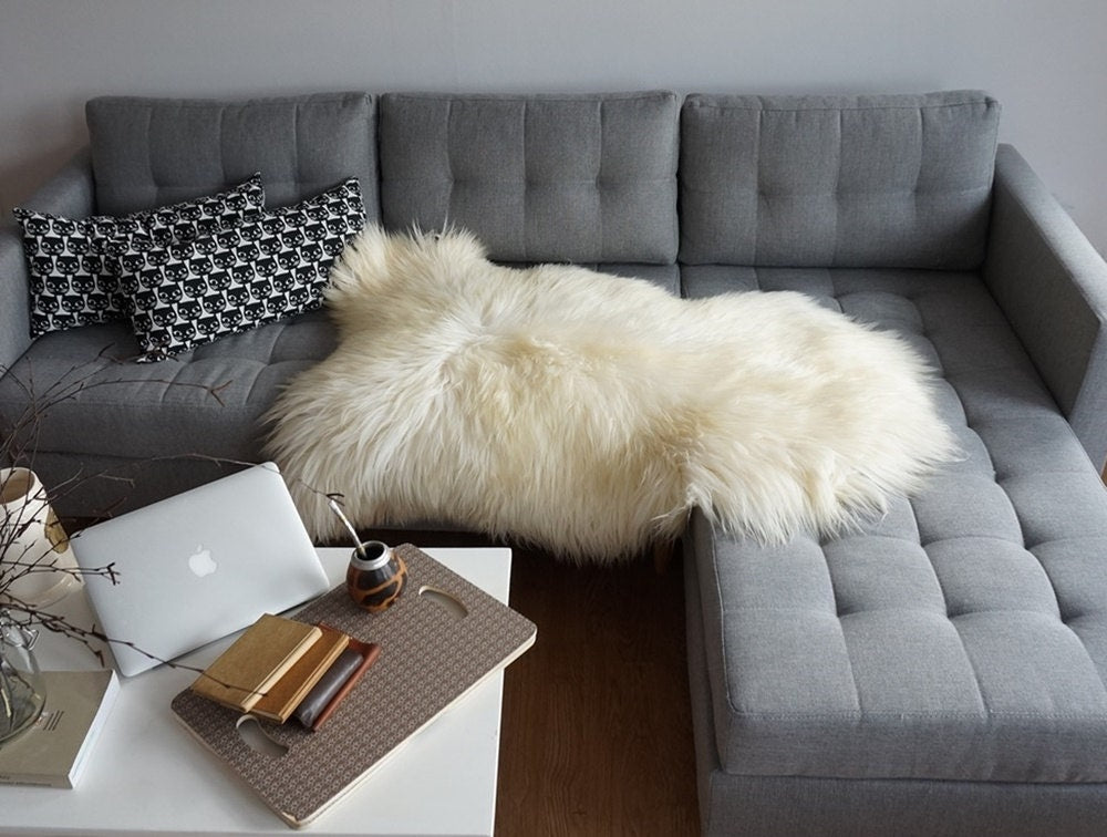 GIANT SHEEPSKIN XXL White Throw Genuine leather Sheep Skin 50 "x 30"  Decorative rug Natural comfy, cozy, hair is very thick, shiny !