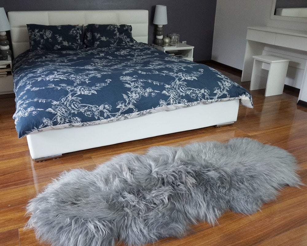 GIANT SHEEPSKIN Double XXL Grey Throw Genuine leather Sheep Skin 79" x 32" Decorative rug Natural comfy,cozy, hair is very thick, shiny !