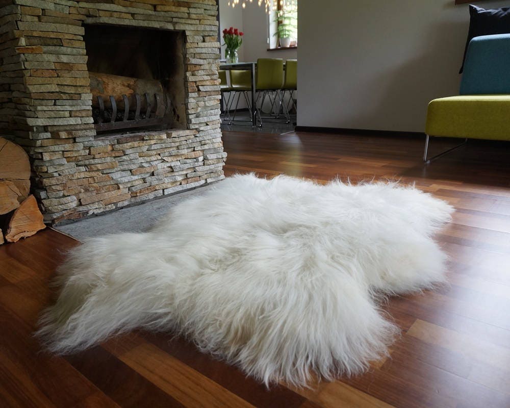 SHEEPSKIN Icelandic White and Cream Throw Genuine leather Sheep Skin 52" x 32" Decorative rug White comfy, cozy, hair is very thick,