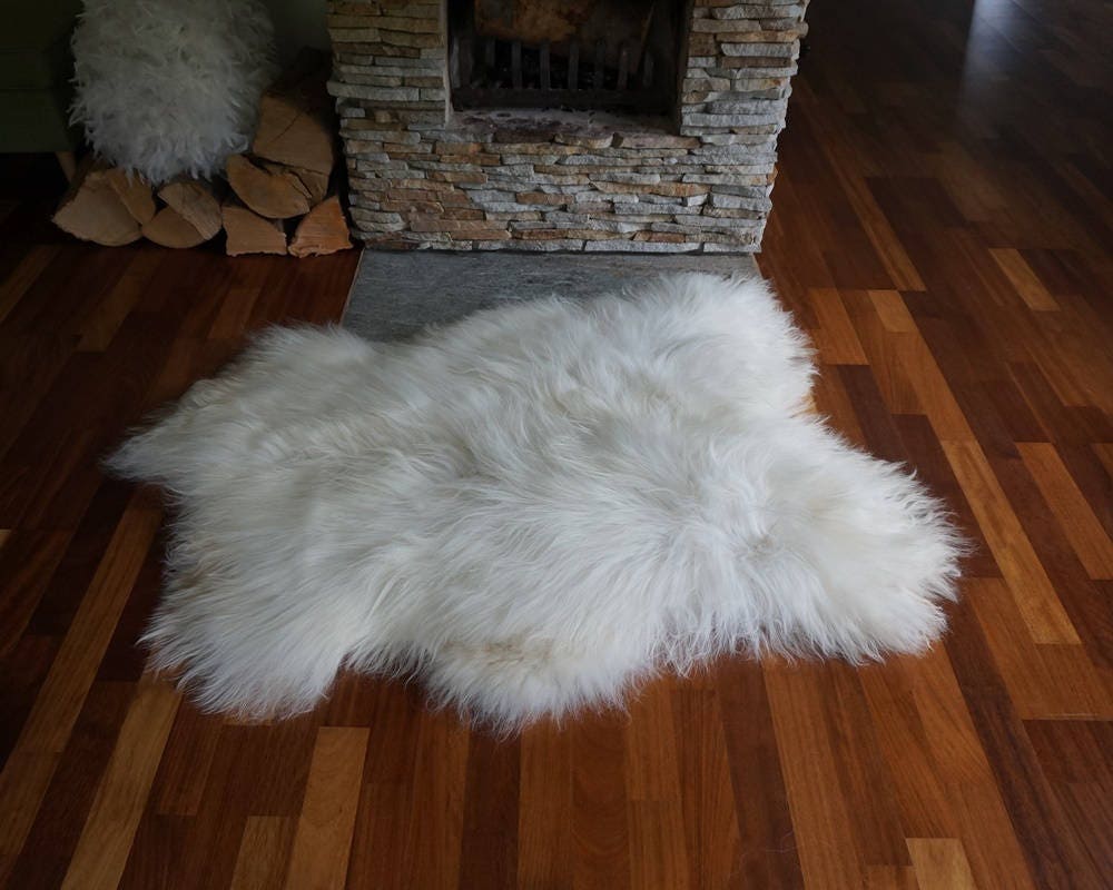 SHEEPSKIN Icelandic White and Cream Throw Genuine leather Sheep Skin 52" x 32" Decorative rug White comfy, cozy, hair is very thick,