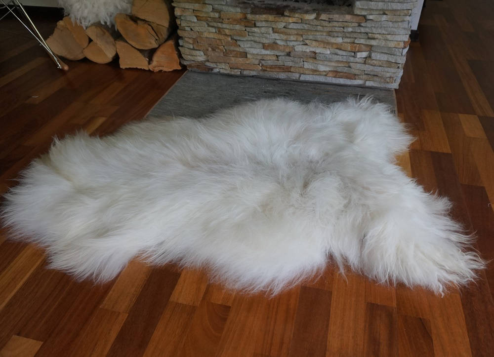 SHEEPSKIN ICELANDIC White and Cream Throw Genuine leather Sheep Skin 52" x 32" Decorative rug White comfy, cozy, hair is very thick, shiny !