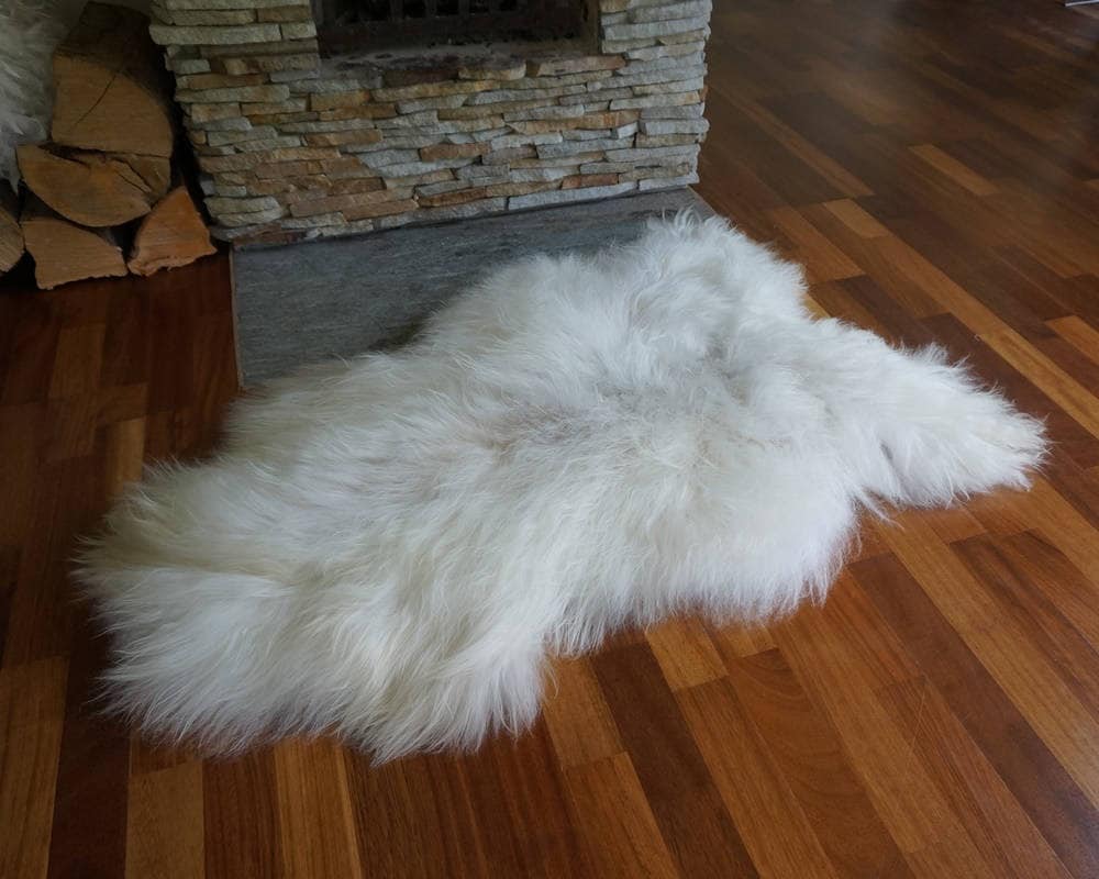 SHEEPSKIN ICELANDIC White and Cream Throw Genuine leather Sheep Skin 52" x 32" Decorative rug White comfy, cozy, hair is very thick, shiny !