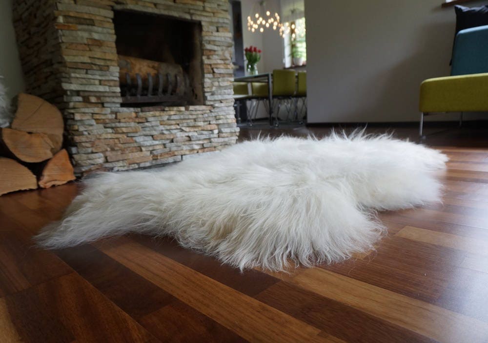 SHEEPSKIN Icelandic White and Cream Throw Genuine leather Sheep Skin 52" x 32" Decorative rug White comfy, cozy, hair is very thick,