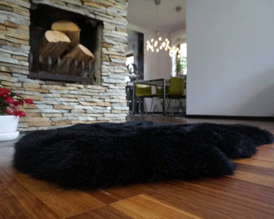 SHEEPSKIN Black Throw Genuine leather  Dyed color Sheep Skin Decorative rug 44"x 26" comfy, cozy, hair is very thick, shiny