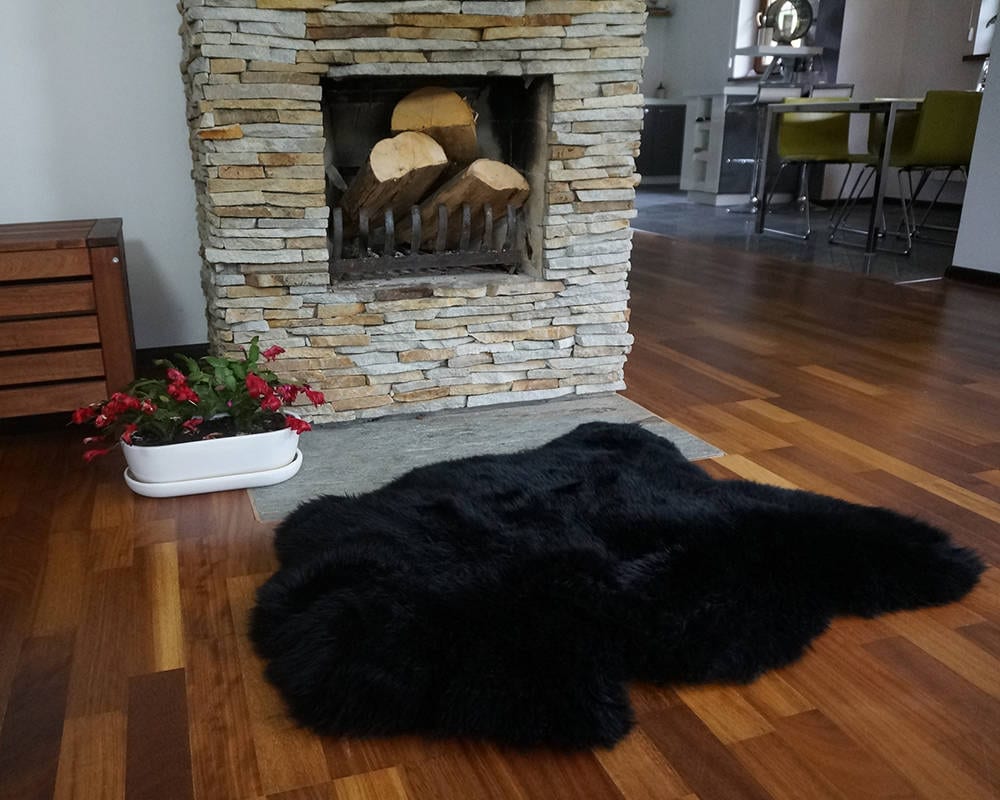 SHEEPSKIN Black Throw Genuine leather  Dyed color Sheep Skin Decorative rug 44"x 26" comfy, cozy, hair is very thick, shiny