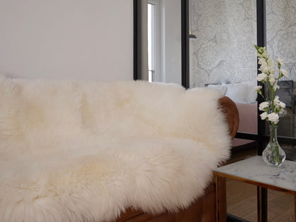 GIANT SHEEPSKIN Triple X  White Throw Genuine leather Sheep Skin 64" x 46" Decorative rug Natural comfy,cozy, hair is very thick, shiny !