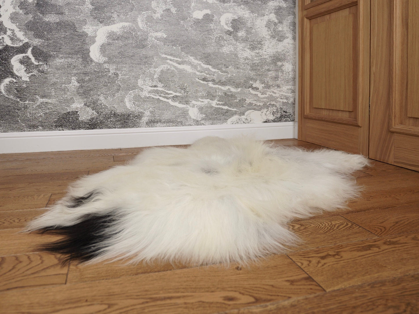 SHEEPSKIN Icelandic White & Black Throw Genuine leather Sheep Skin 54"x 34" Decorative rug White comfy CA4 cozy, hair is very thick,