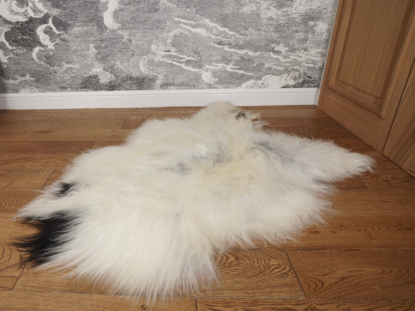 SHEEPSKIN Icelandic White & Black Throw Genuine leather Sheep Skin 54"x 34" Decorative rug White comfy CA4 cozy, hair is very thick,