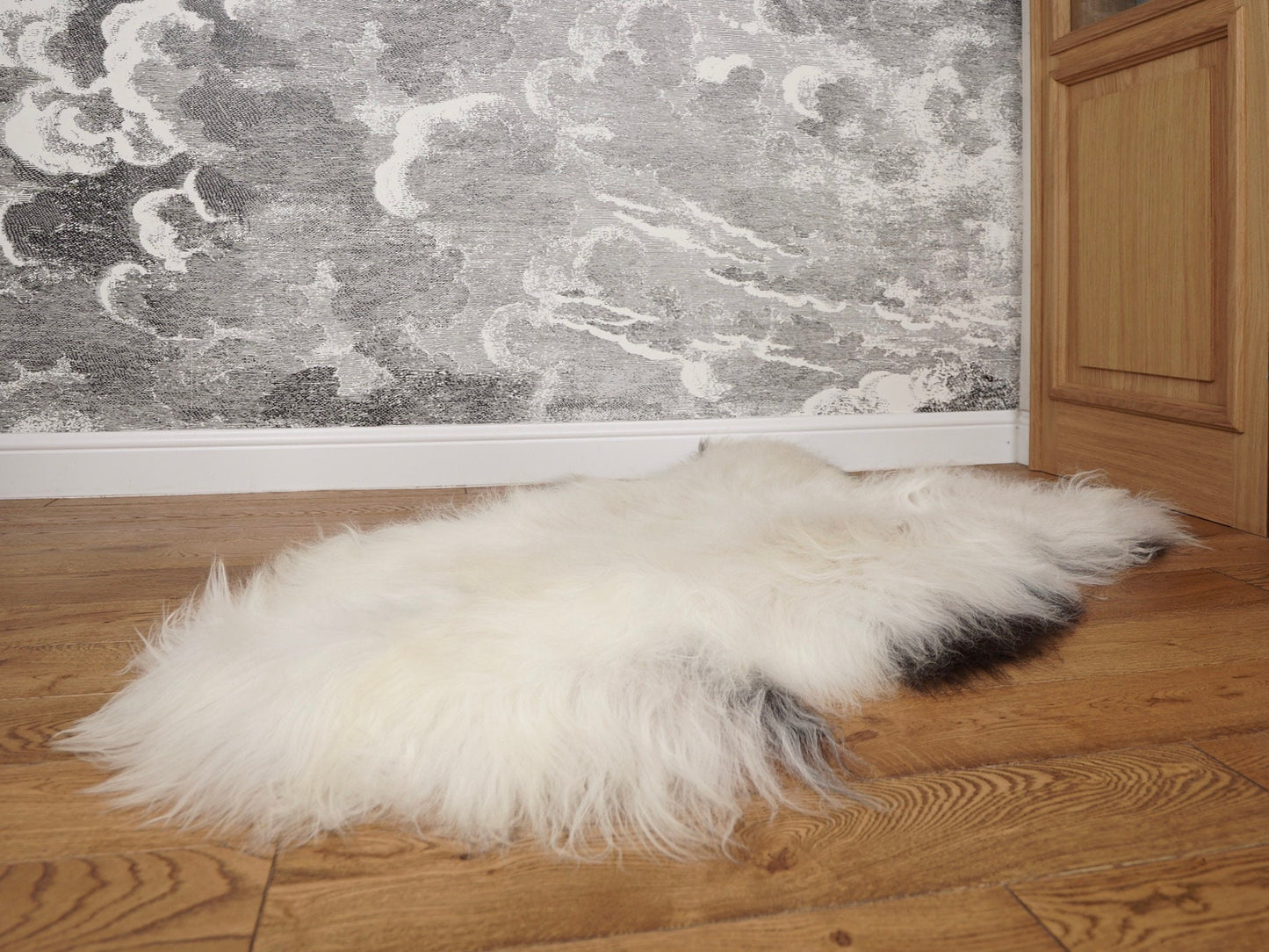 SHEEPSKIN Icelandic White & Black Throw Genuine leather Sheep Skin 56"x 32" Decorative rug White comfy BVW13 cozy, hair is very thick,