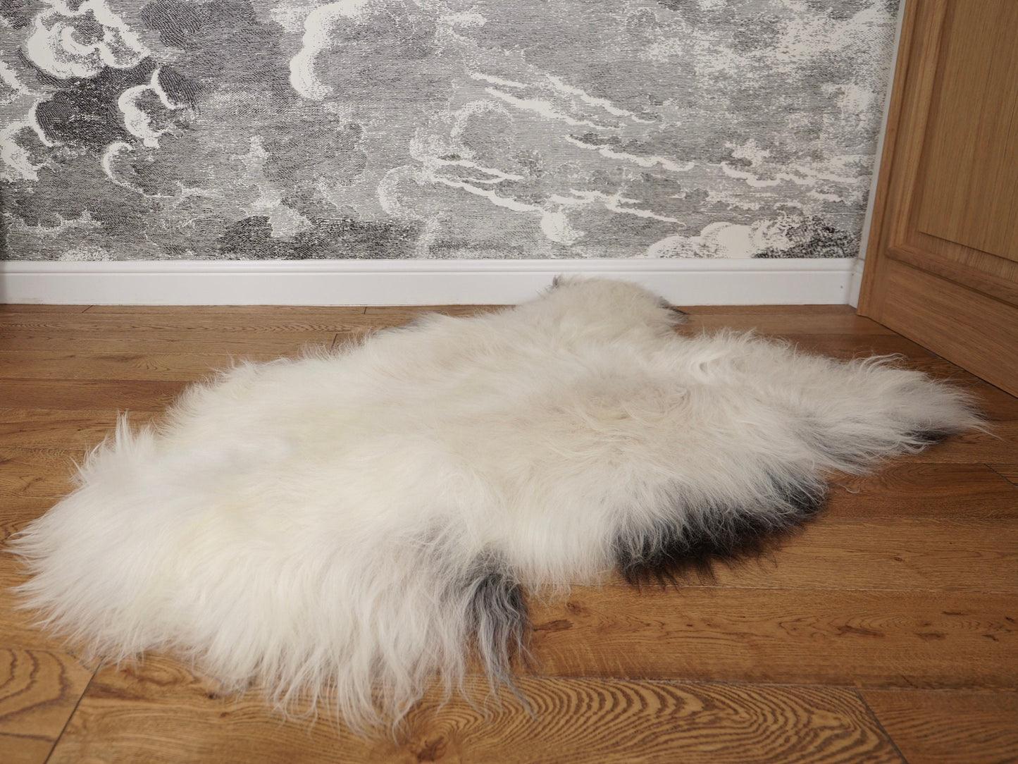 SHEEPSKIN Icelandic White & Black Throw Genuine leather Sheep Skin 56"x 32" Decorative rug White comfy BVW13 cozy, hair is very thick,