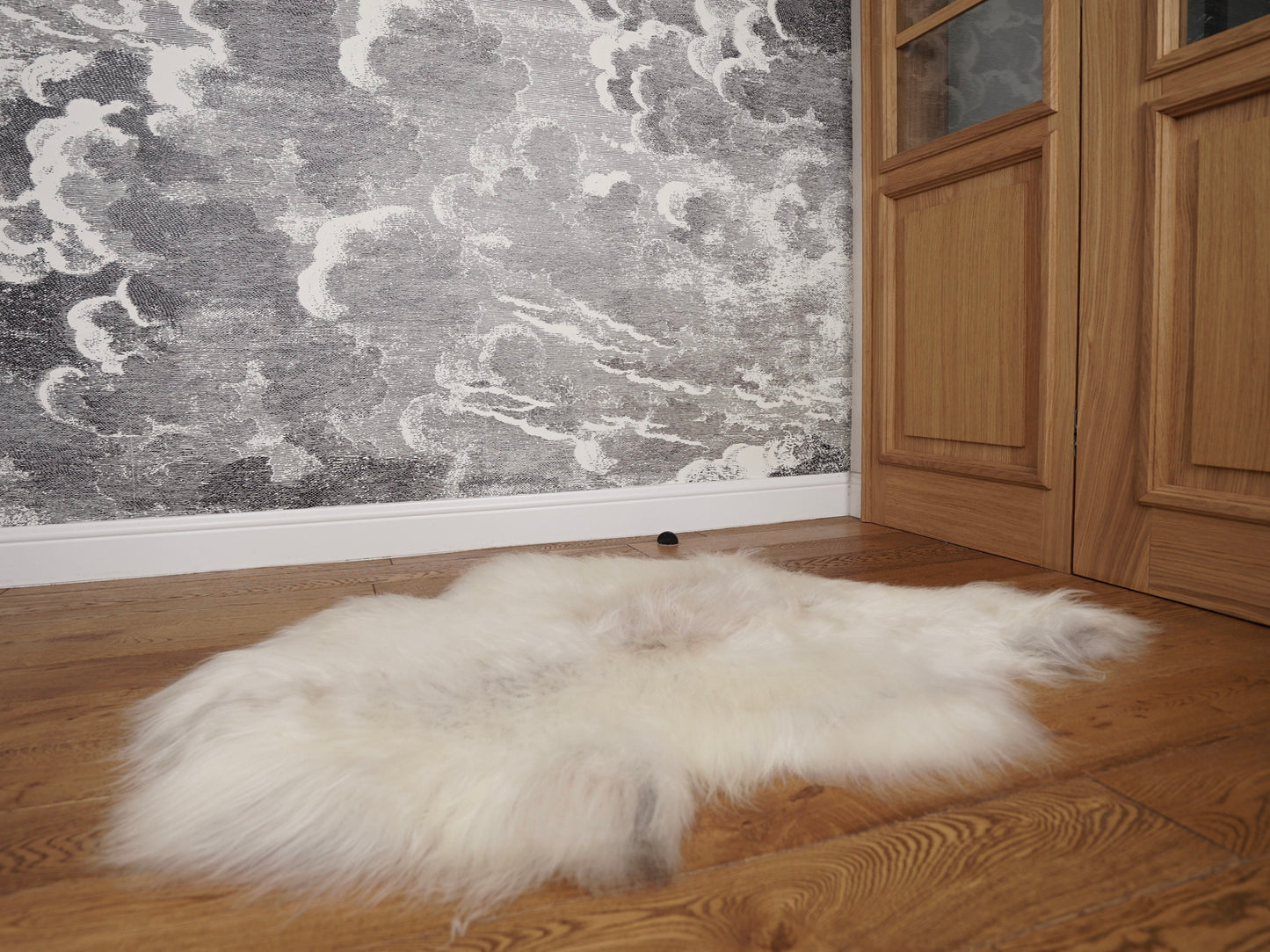 SHEEPSKIN ICELANDIC Creamy Throw Genuine leather Sheep Skin CB10 50" x 30" Decorative rug White comfy, cozy, hair is very thick, shiny !