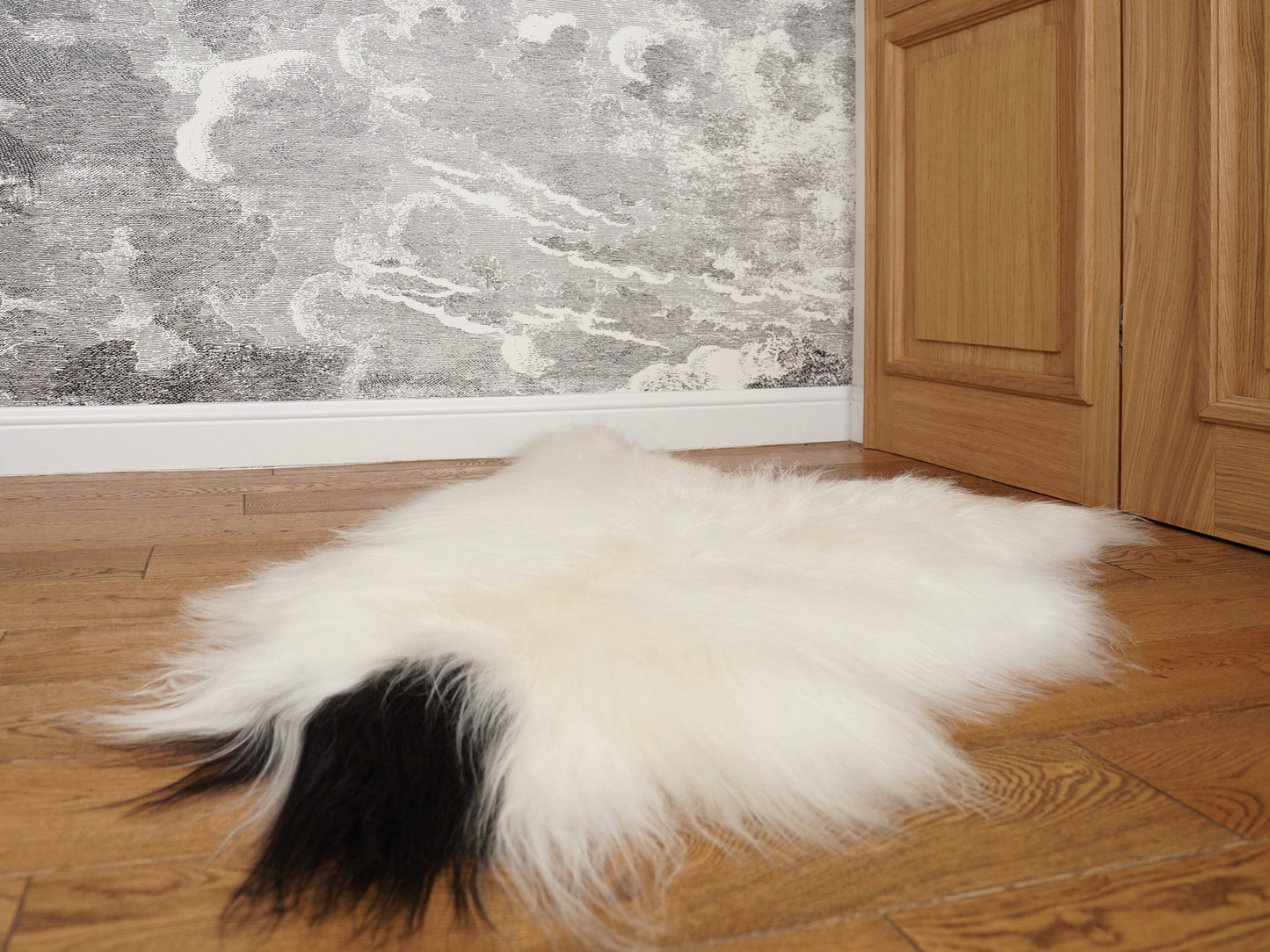 SHEEPSKIN Icelandic White & Black Throw Genuine leather Sheep Skin 50"x 32" Decorative rug White comfy BAA9 cozy, hair is very thick,