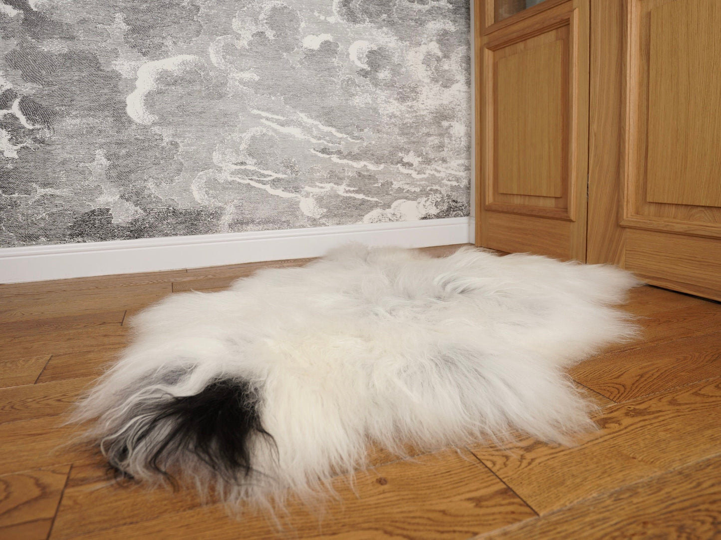 SHEEPSKIN Icelandic White & Black Throw Genuine leather Sheep Skin 50"x 34" Decorative rug White comfy CZ11 cozy, hair is very thick,