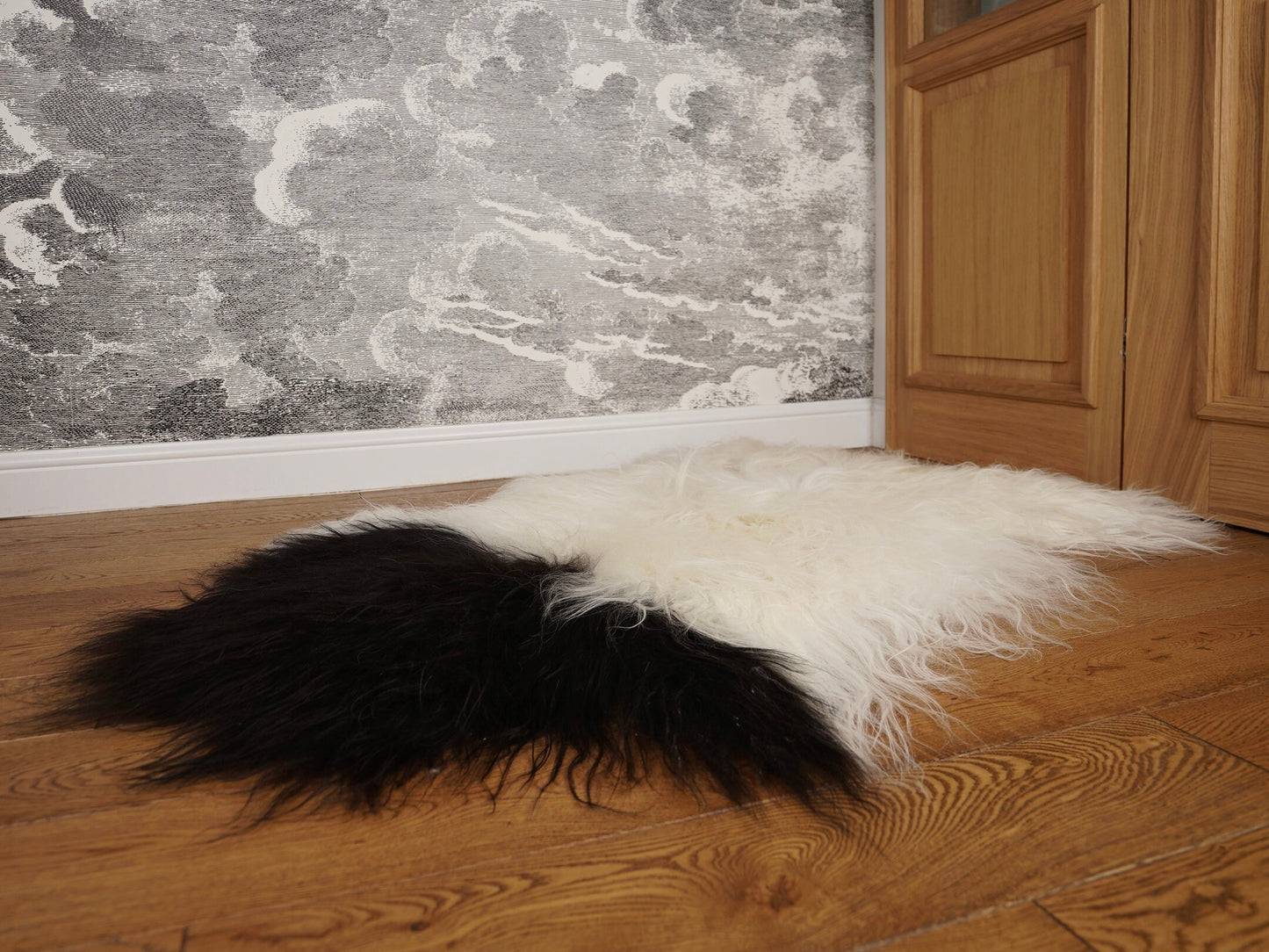 SHEEPSKIN Icelandic White & Black Throw Genuine leather Sheep Skin 52"x 30" Decorative rug White comfy DZ3 cozy, hair is very thick,