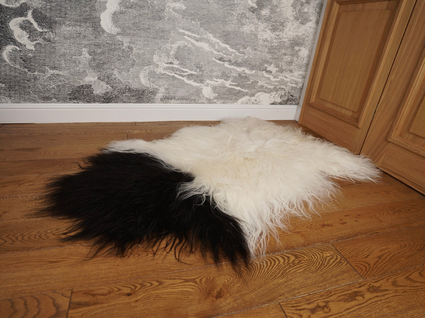 SHEEPSKIN Icelandic White & Black Throw Genuine leather Sheep Skin 52"x 30" Decorative rug White comfy DZ3 cozy, hair is very thick,