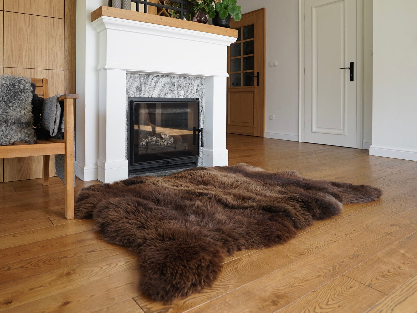 GIANT SHEEPSKIN Triple XXL Brown Throw Genuine leather Sheep Skin 64" x 46" Decorative rug Natural comfy,cozy, hair is very thick, shiny !