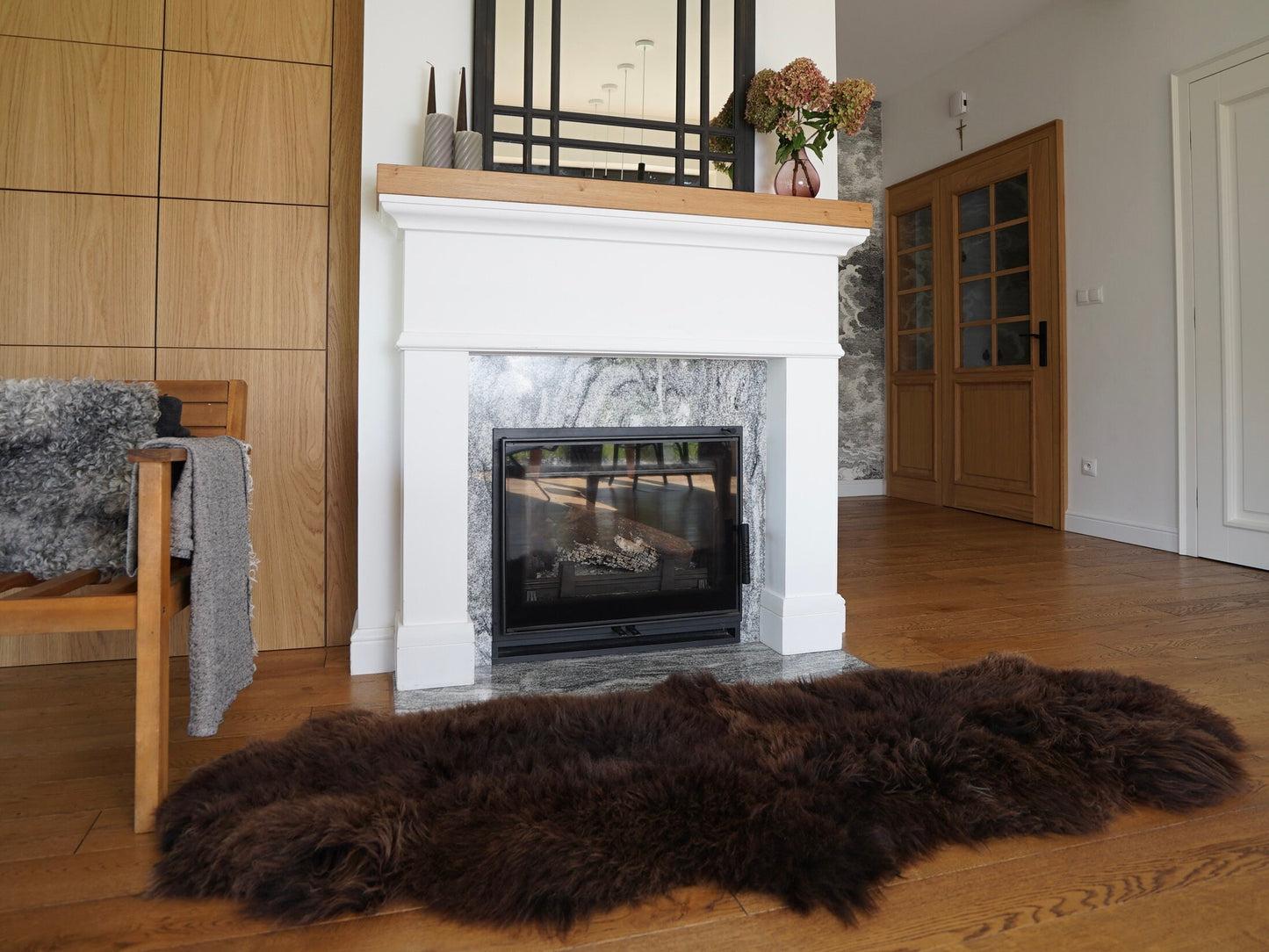 GIANT SHEEPSKIN  Double XXL Brown Throw Genuine leather Sheep Skin 79 "x 32" Decorative rug Natural comfy, cozy, hair is very thick, shiny !