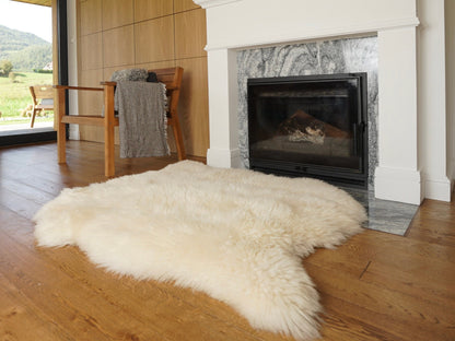 GIANT SHEEPSKIN Double XXL White Throw Genuine leather Sheep Skin 46" x 46" Decorative rug Natural comfy,cozy, hair is very thick, shiny !