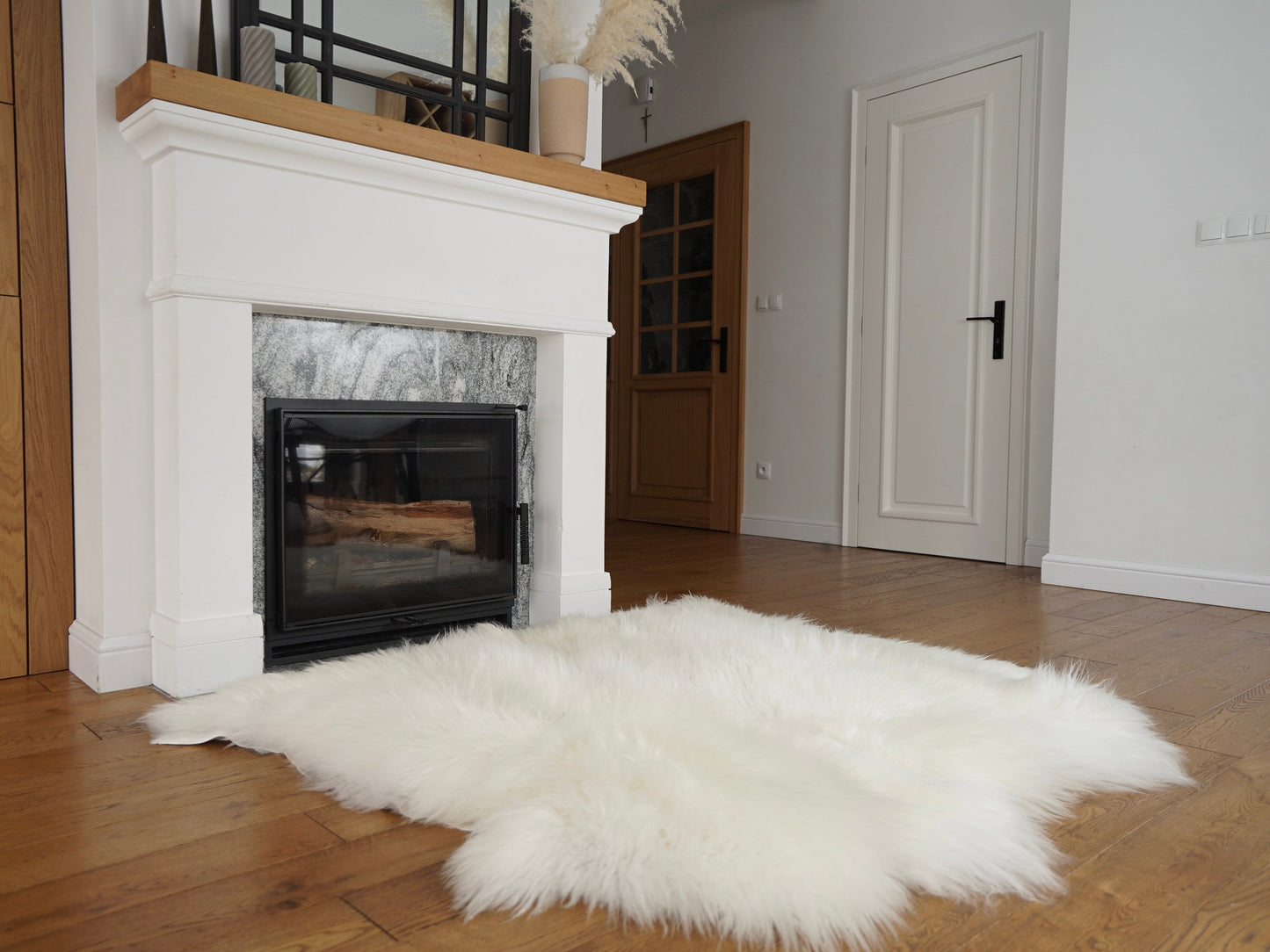 GIANT SHEEPSKIN Triple XXL White Throw Genuine leather Sheep Skin 64" x 46" Decorative rug Natural comfy,cozy, hair is very thick, shiny !