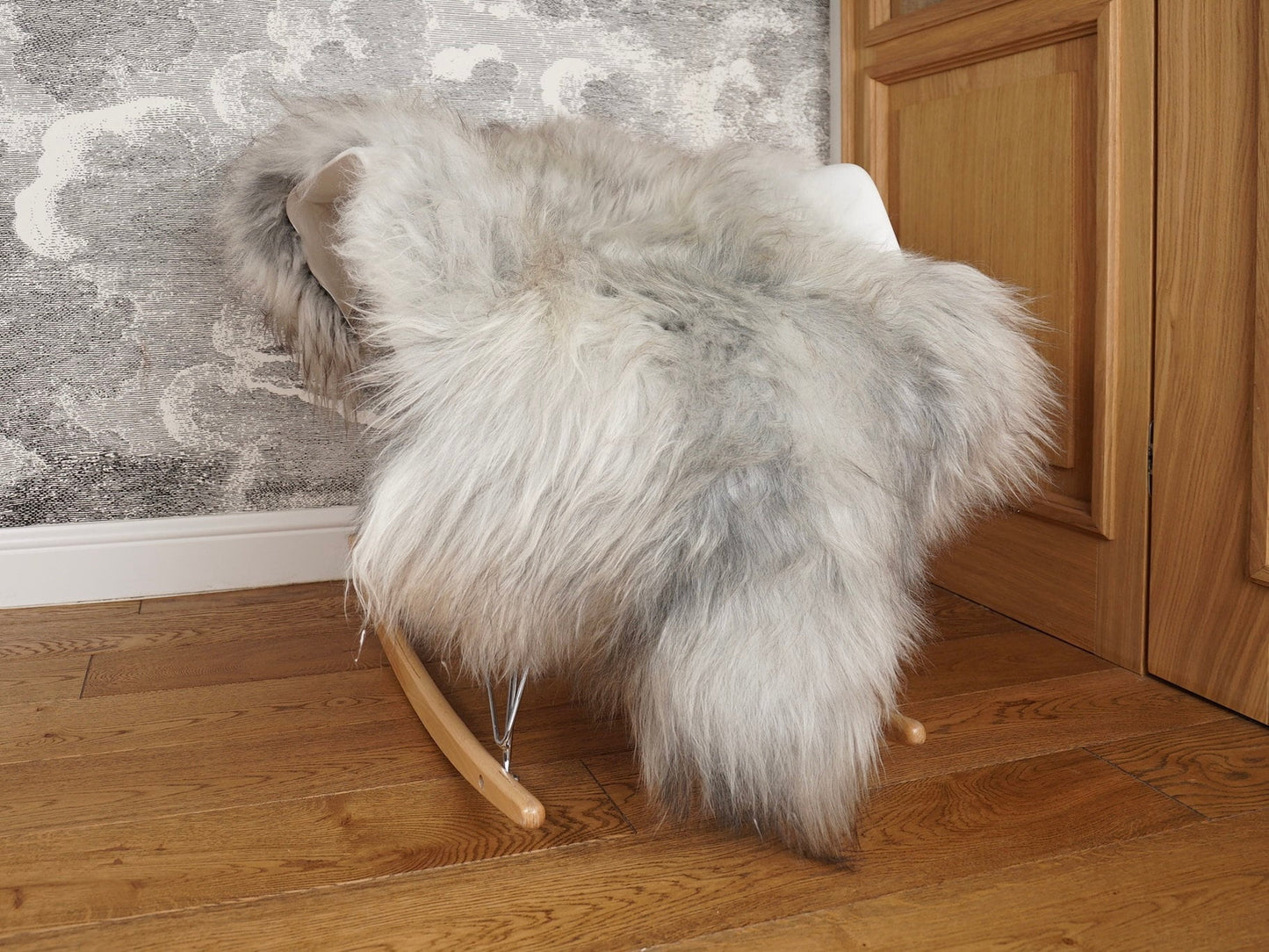 SHEEPSKIN ICELANDIC Grey XD5 White Xxl Throw Genuine leather Sheep Skin  Decorative rug  Gray comfy, cozy, hair is very thick, shiny !