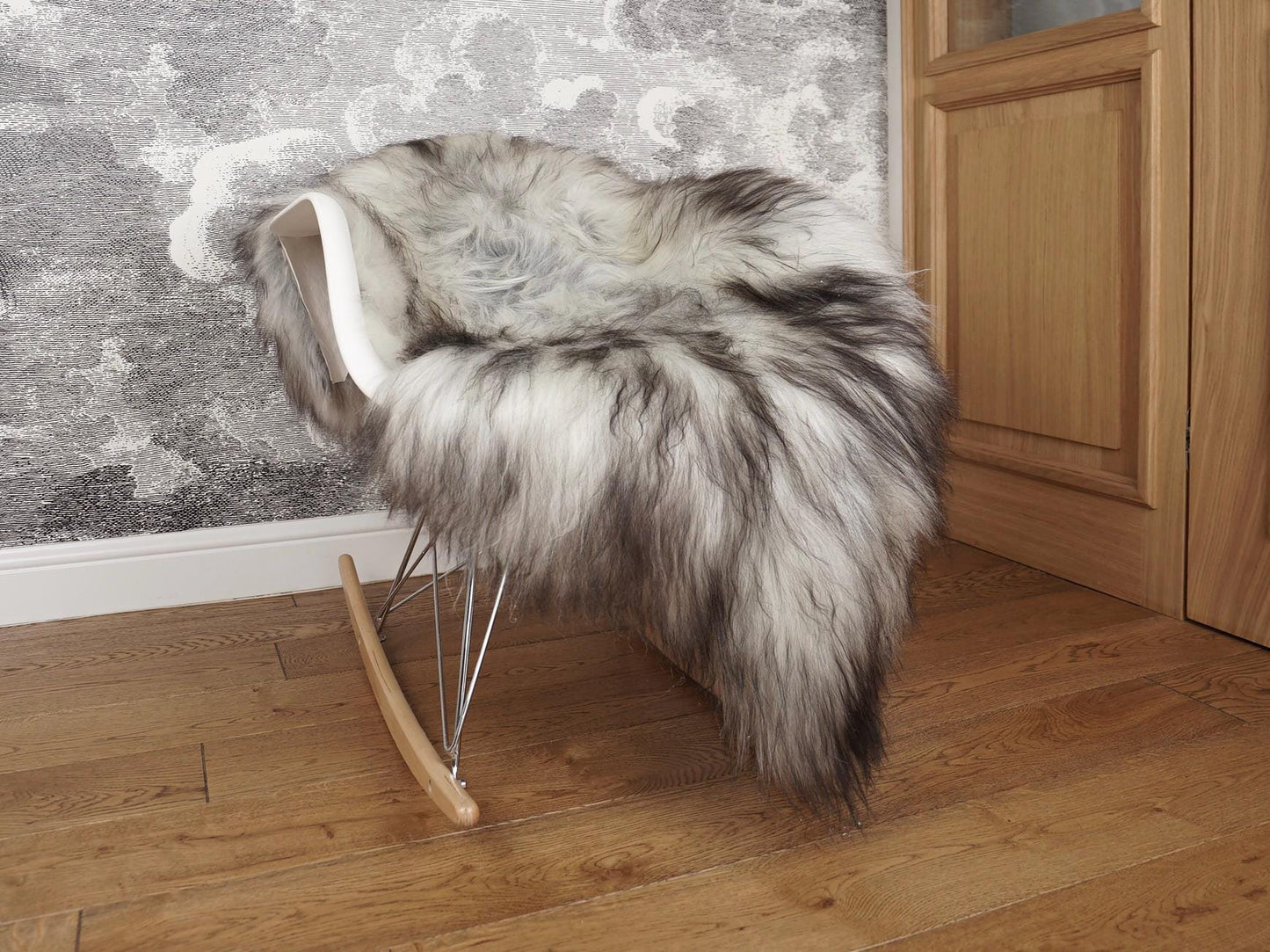 SHEEPSKIN ICELANDIC Grey XH3 White Xxl Throw Genuine leather Sheep Skin  Decorative rug  Gray comfy, cozy, hair is very thick, shiny !