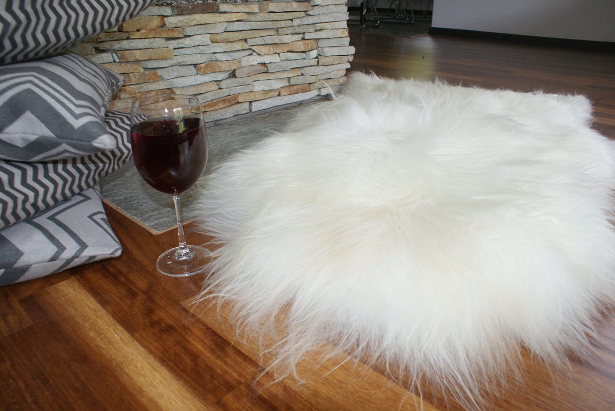 SHEEPSKIN ICELANDIC White Throw Genuine leather Sheep Skin 48"x 30" Decorative rug White comfy, cozy, hair is very thick, shiny !