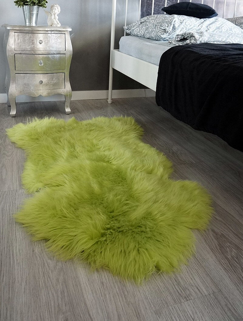 SHEEPSKIN GREEN   Throw Genuine leather Sheep Skin  Decorative rug green comfy, cozy, hair is very thick, shiny !