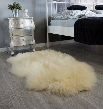 GIANT SHEEPSKIN 50 "x 30" White Throw Genuine leather Sheep Skin Decorative rug Natural comfy, cozy, hair is very thick, shiny !