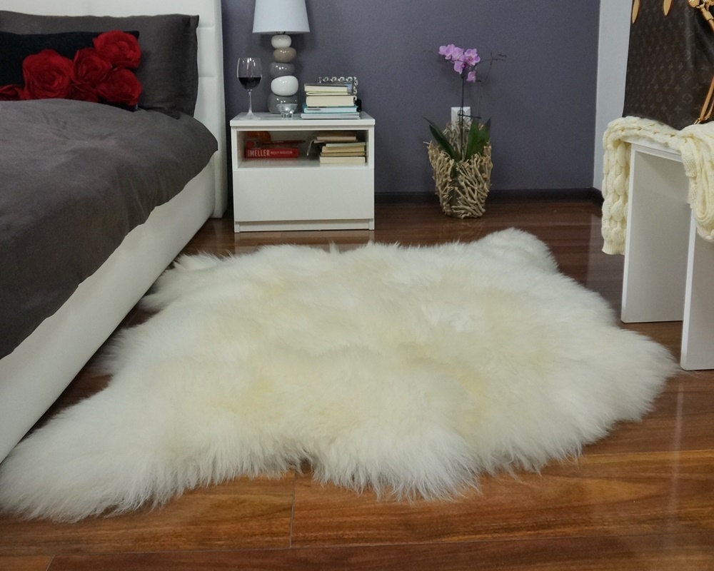 GIANT SHEEPSKIN Double XXL White Throw Genuine leather Sheep Skin 50" x 50" Decorative rug Natural comfy,cozy, hair is very thick, shiny !