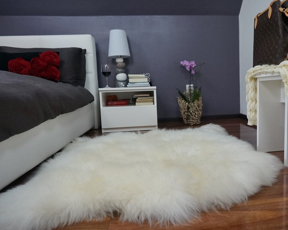 GIANT SHEEPSKIN Double XXL White Throw Genuine leather Sheep Skin 50" x 50" Decorative rug Natural comfy,cozy, hair is very thick, shiny !